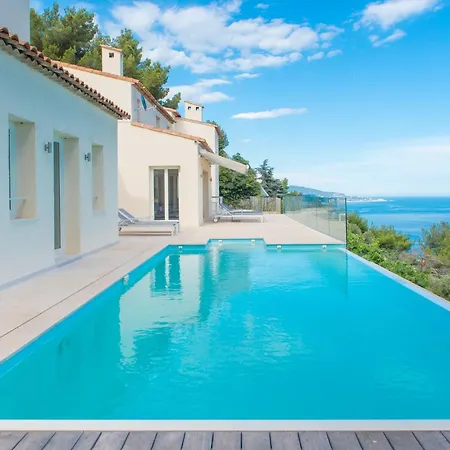 L Oasis Moderne Piscine Vue