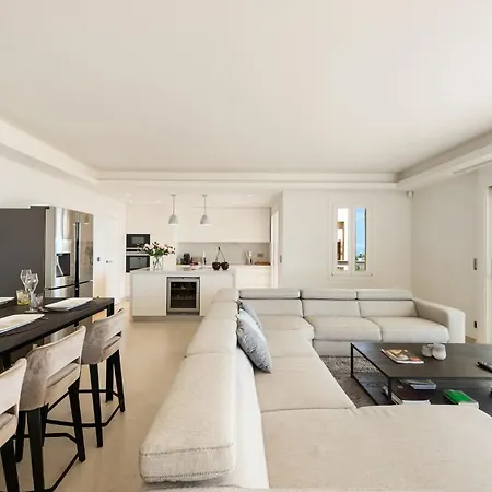 L Oasis Moderne Piscine Vue