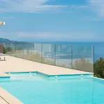 L Oasis Moderne Piscine Vue