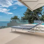 L Oasis Moderne Piscine Vue