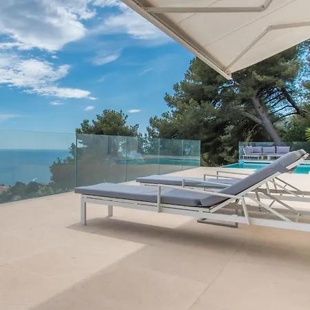 L Oasis Moderne Piscine Vue
